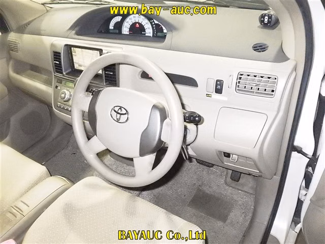 TOYOTA RAUM