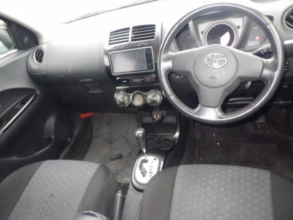 TOYOTA IST
