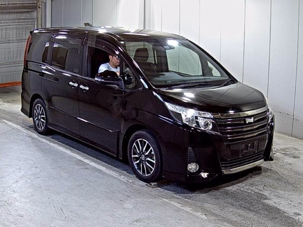 TOYOTA NOAH