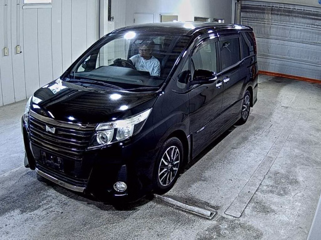 TOYOTA NOAH