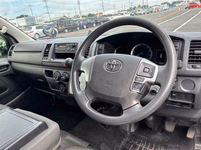 TOYOTA REGIUS ACE