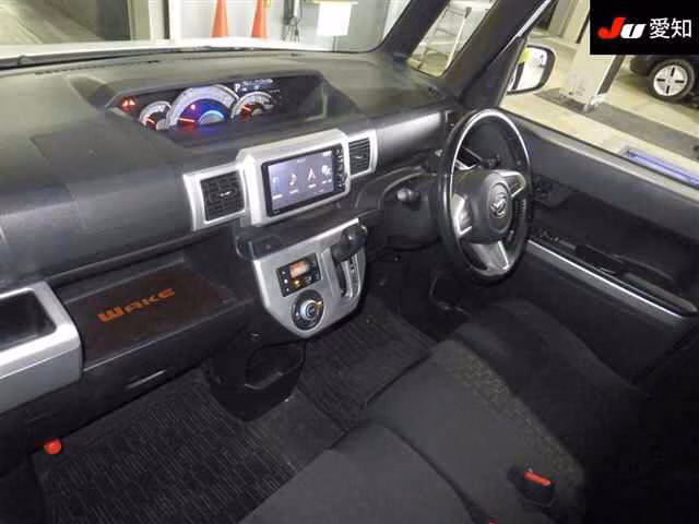 DAIHATSU WAKE
