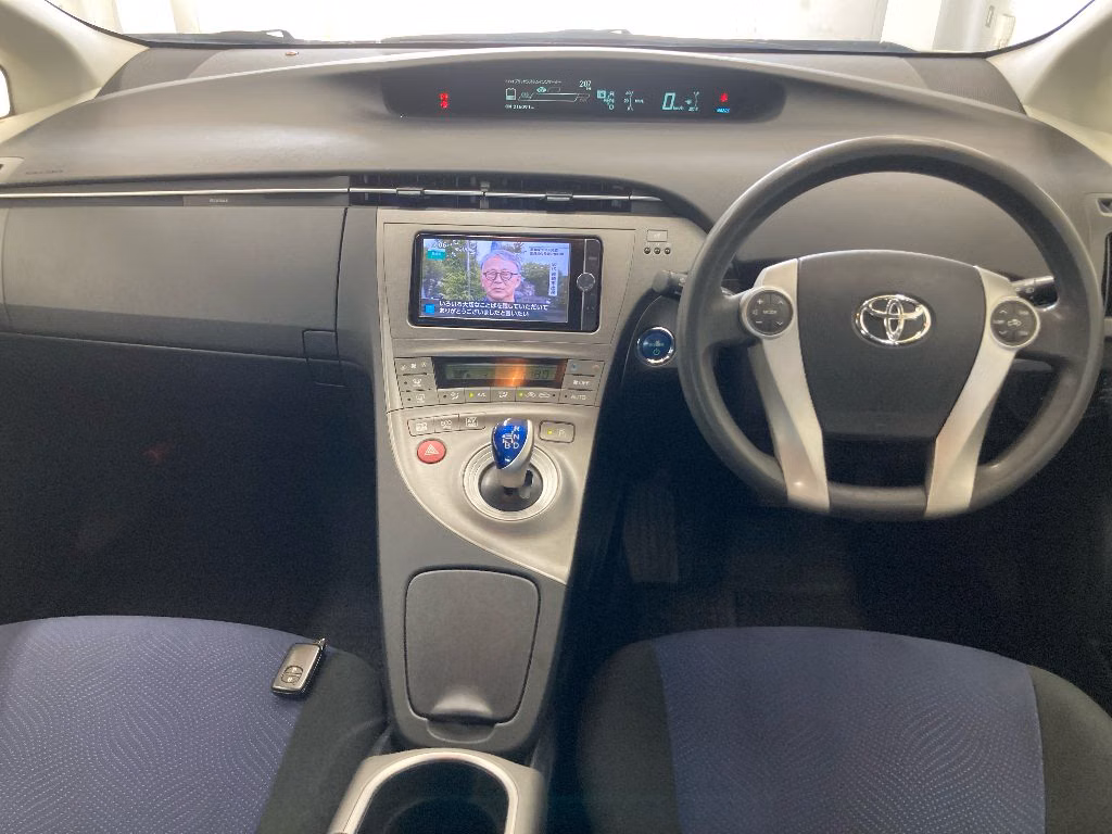 TOYOTA PRIUS