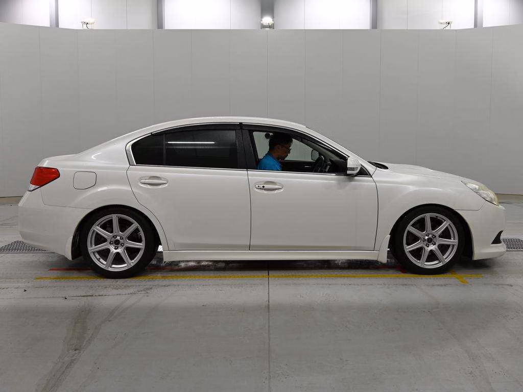 SUBARU LEGACY B4