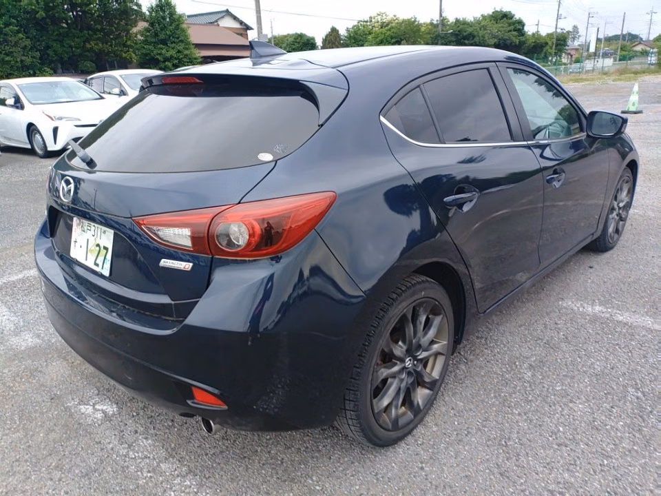 MAZDA AXELA