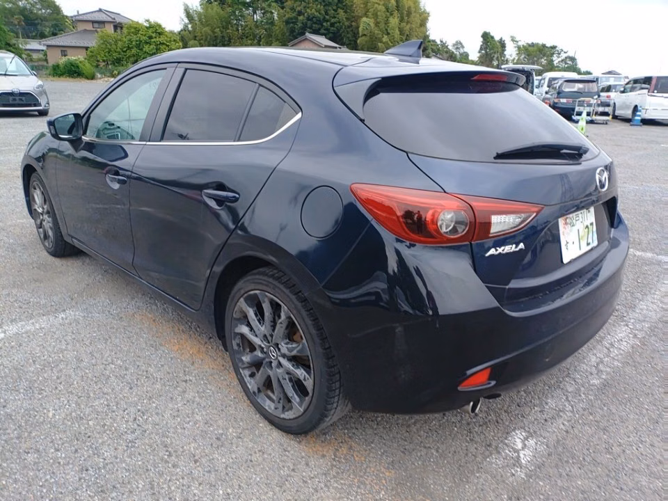 MAZDA AXELA