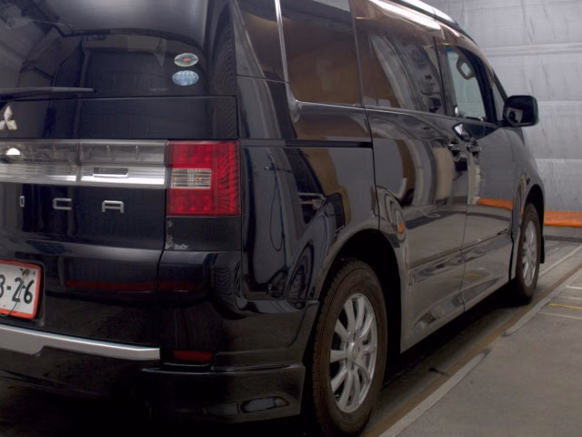 MITSUBISHI DELICA D:5