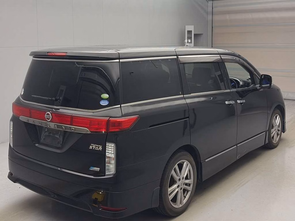 NISSAN ELGRAND