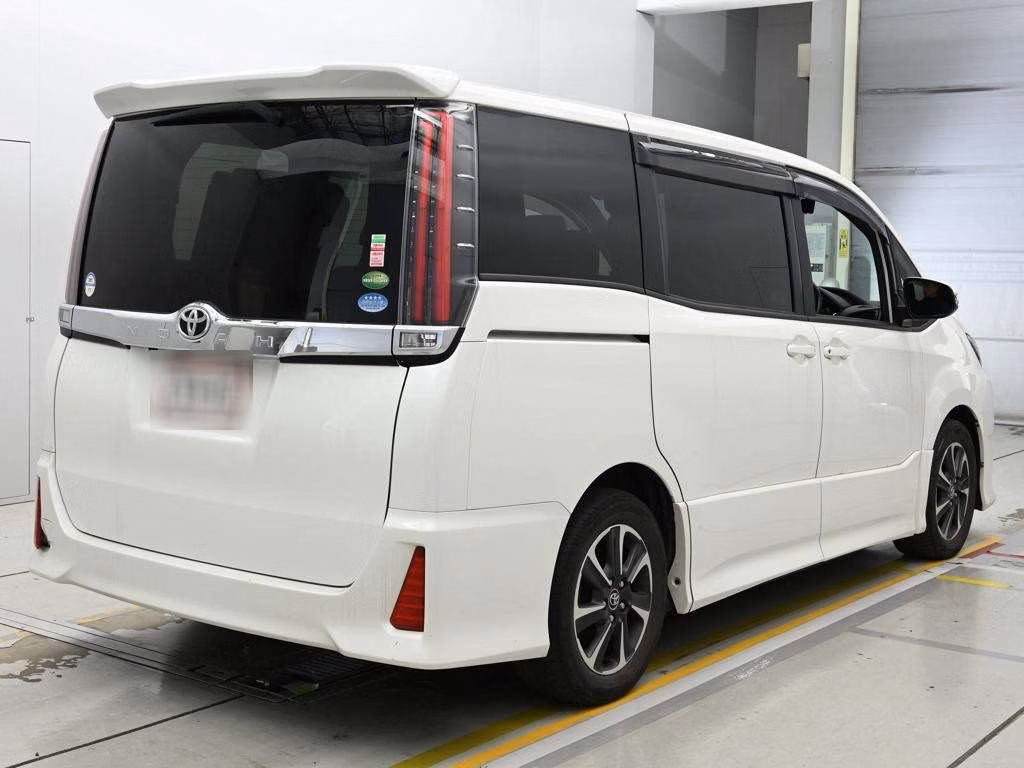 TOYOTA NOAH