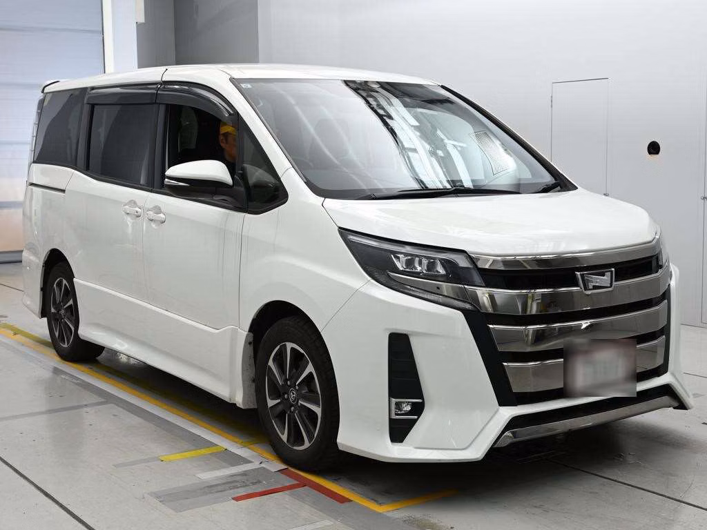 TOYOTA NOAH