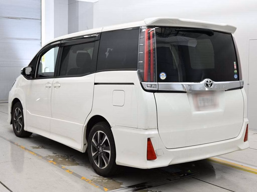 TOYOTA NOAH