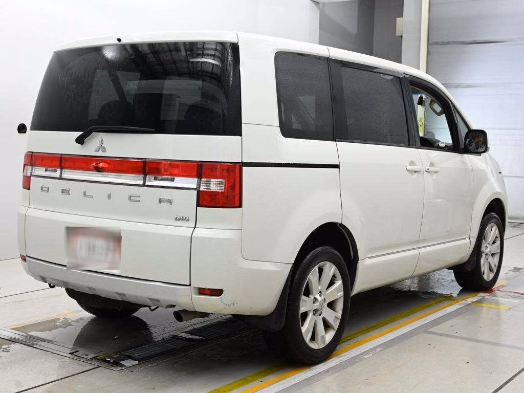 MITSUBISHI DELICA D:5