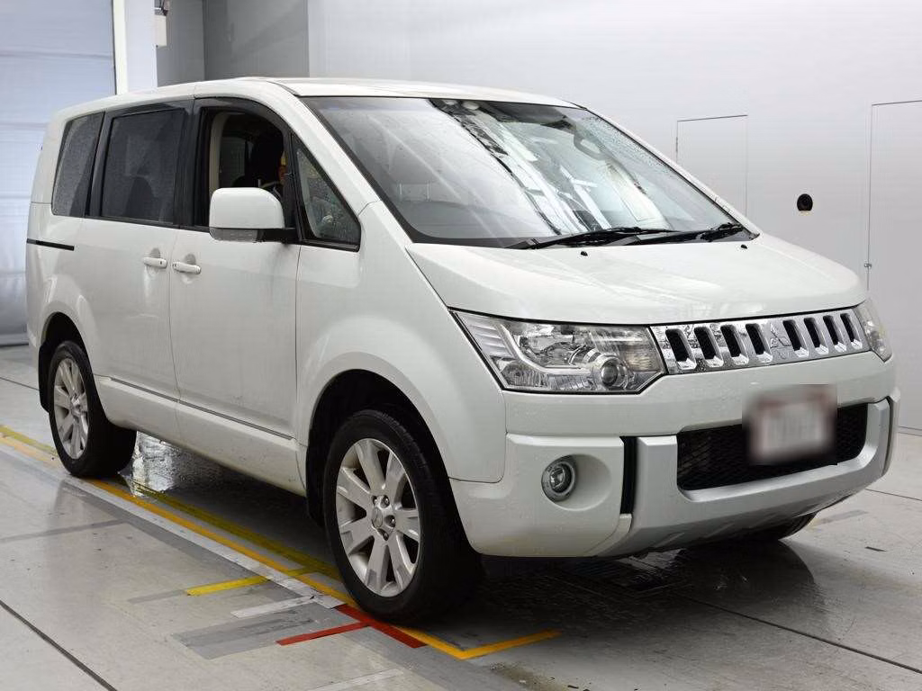 MITSUBISHI DELICA D:5