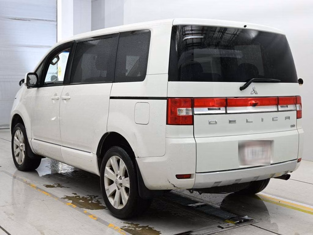 MITSUBISHI DELICA D:5