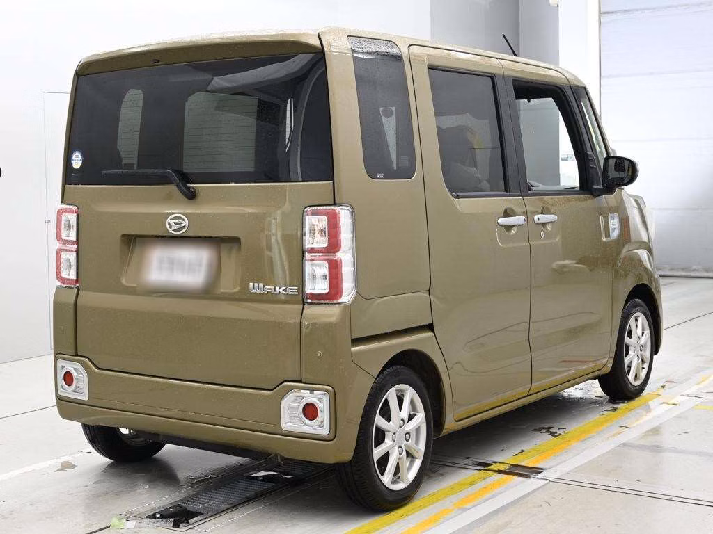 DAIHATSU WAKE