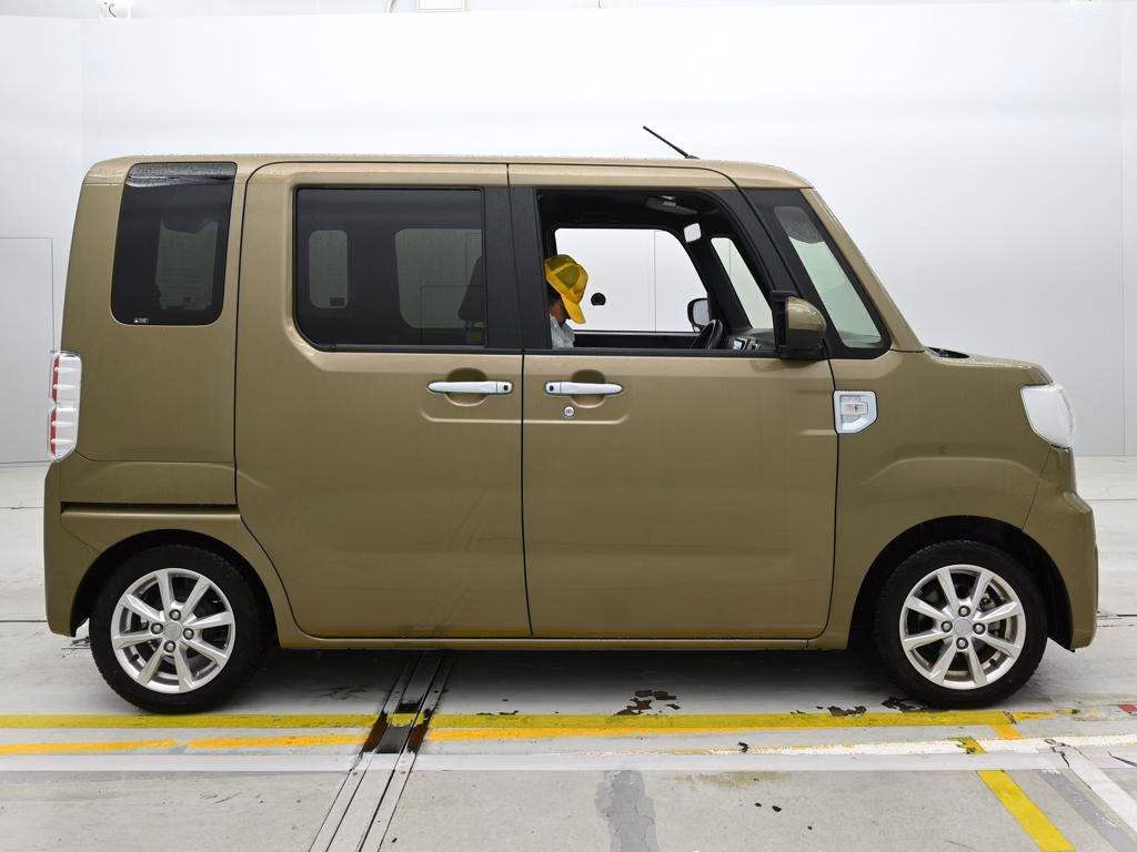 DAIHATSU WAKE