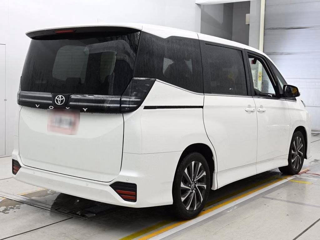 TOYOTA VOXY