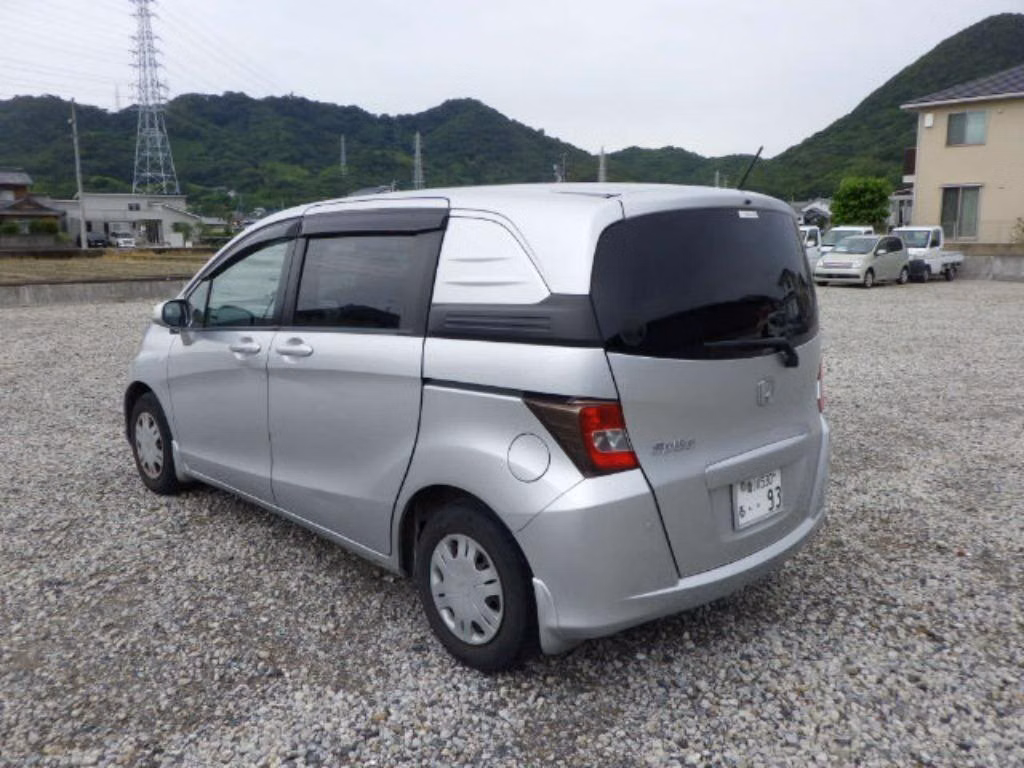 HONDA FREED SPIKE