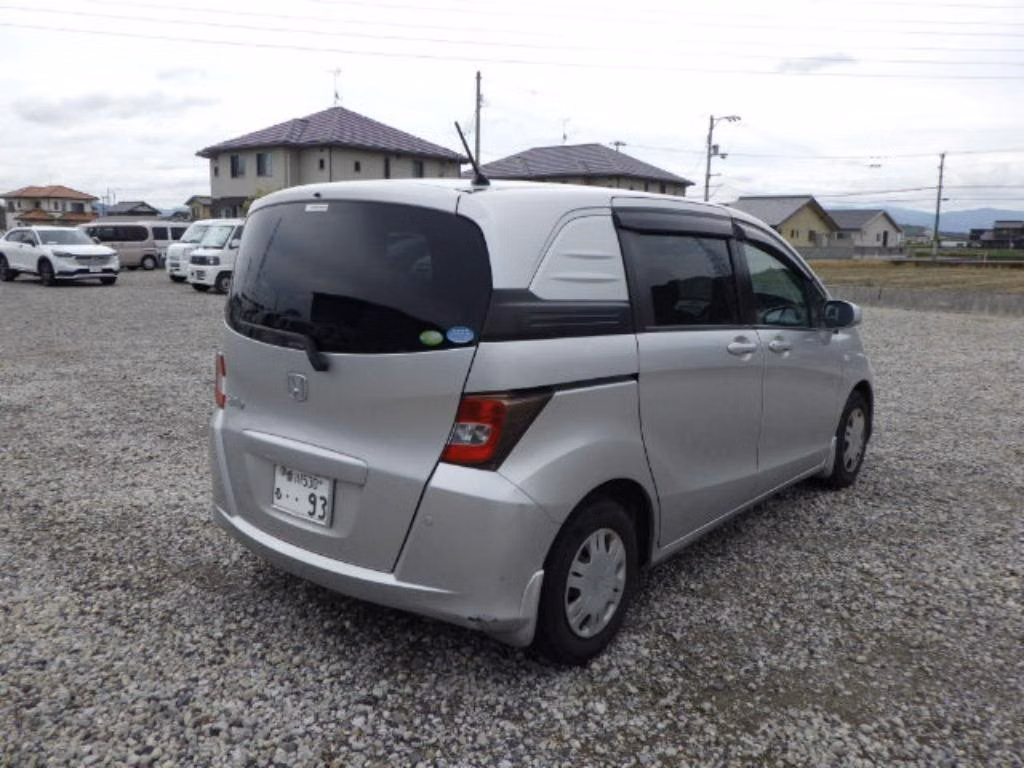 HONDA FREED SPIKE