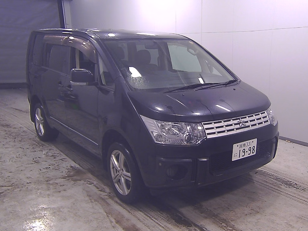 MITSUBISHI DELICA D:5