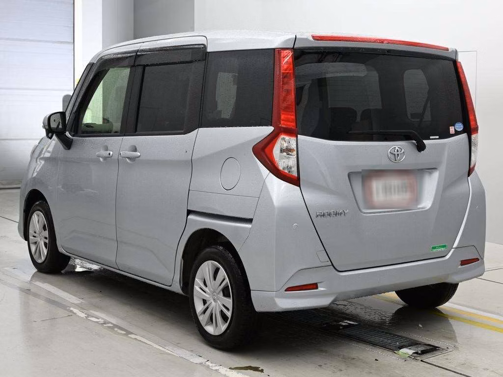 TOYOTA ROOMY