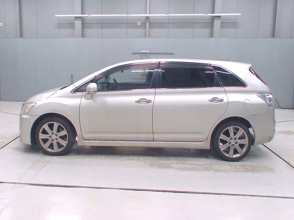 TOYOTA MARK X ZIO