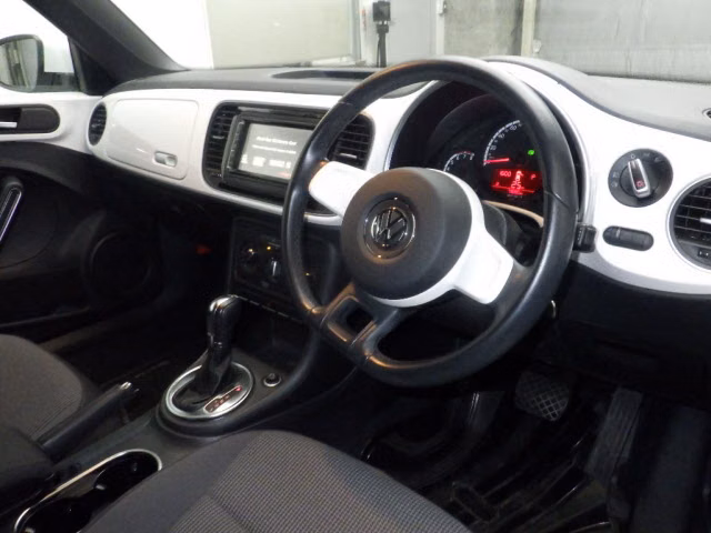VOLKSWAGEN BEETLE