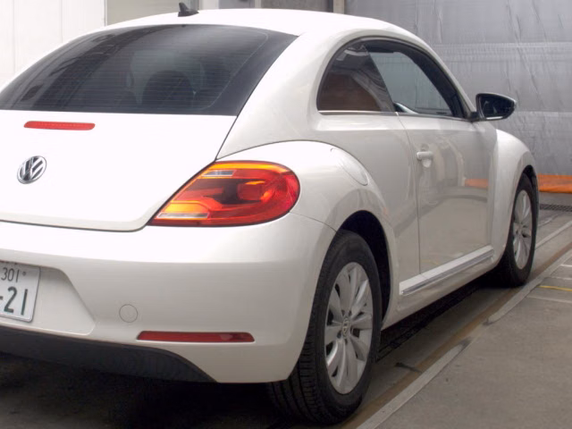 VOLKSWAGEN BEETLE