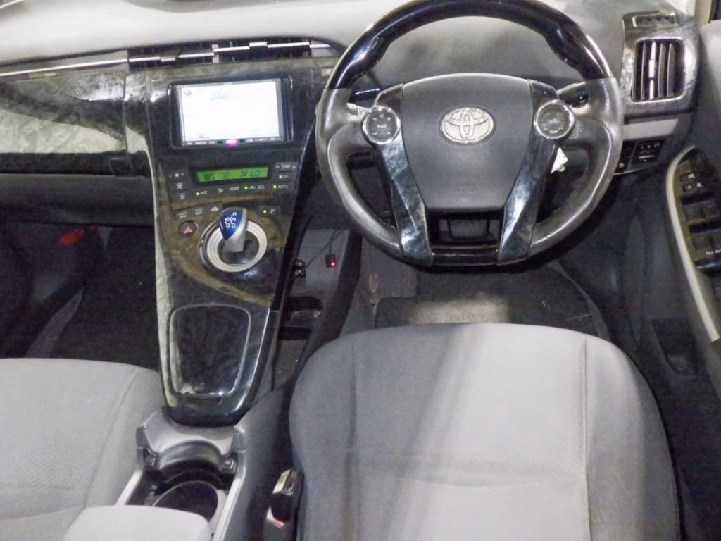 TOYOTA PRIUS