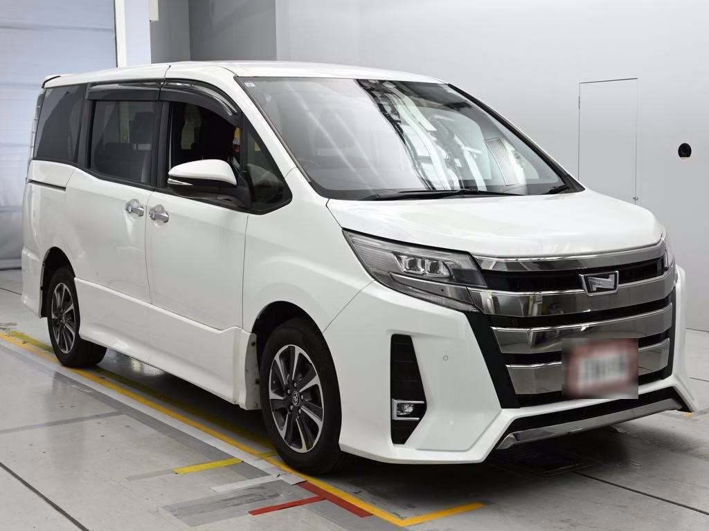 TOYOTA NOAH
