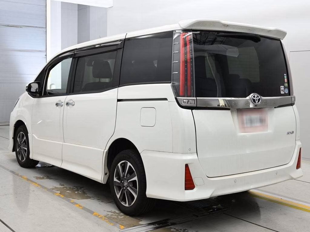 TOYOTA NOAH