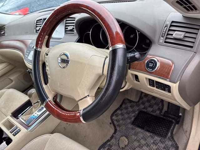 NISSAN FUGA