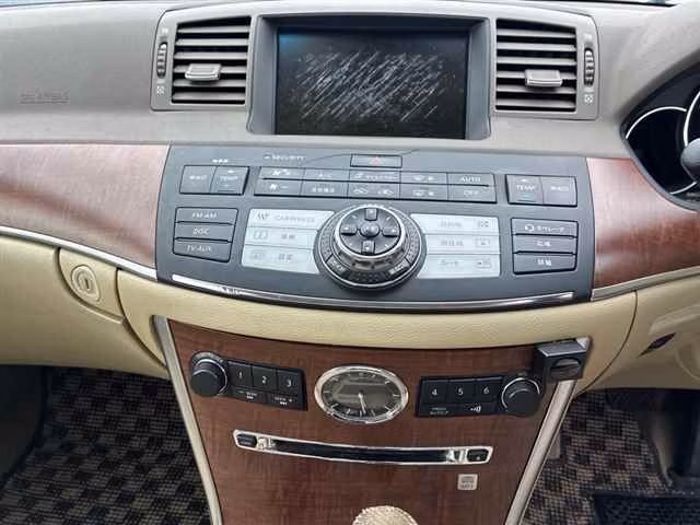 NISSAN FUGA