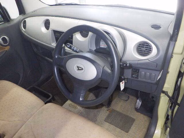 DAIHATSU MOVE LATTE
