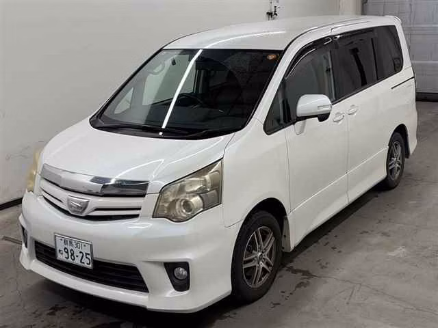TOYOTA NOAH