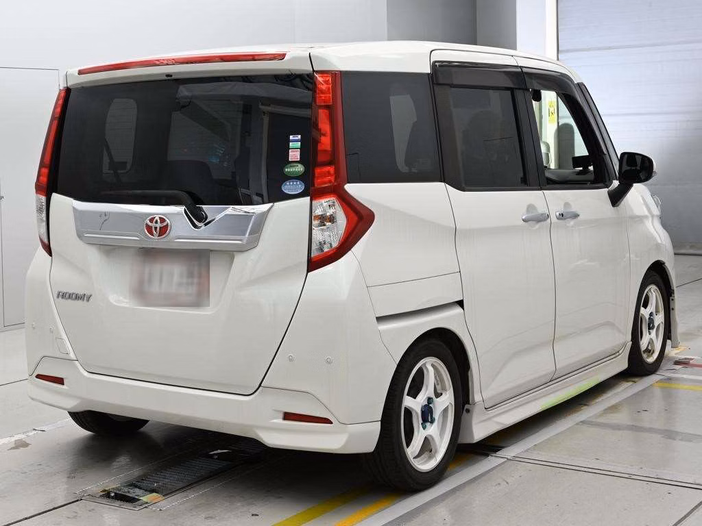 TOYOTA ROOMY