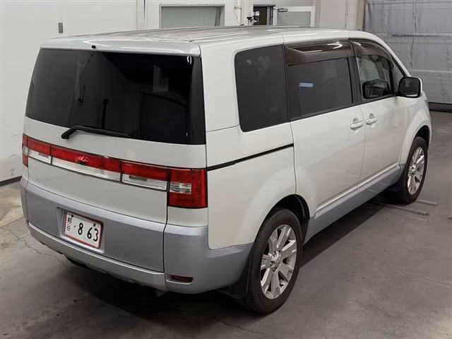 MITSUBISHI DELICA D:5