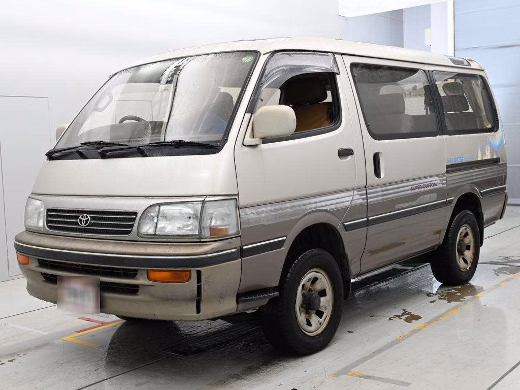 TOYOTA HIACE