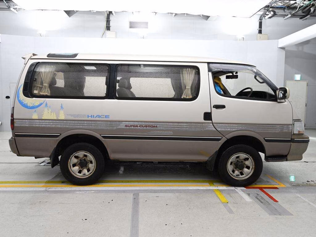 TOYOTA HIACE