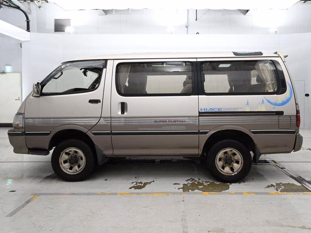 TOYOTA HIACE