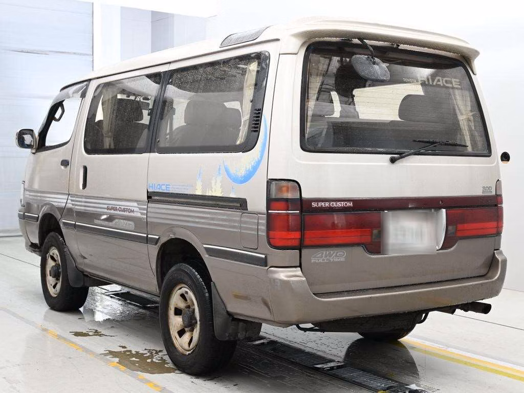 TOYOTA HIACE