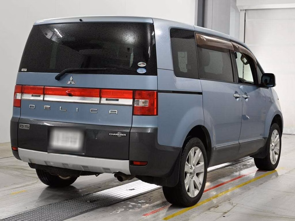 MITSUBISHI DELICA D:5