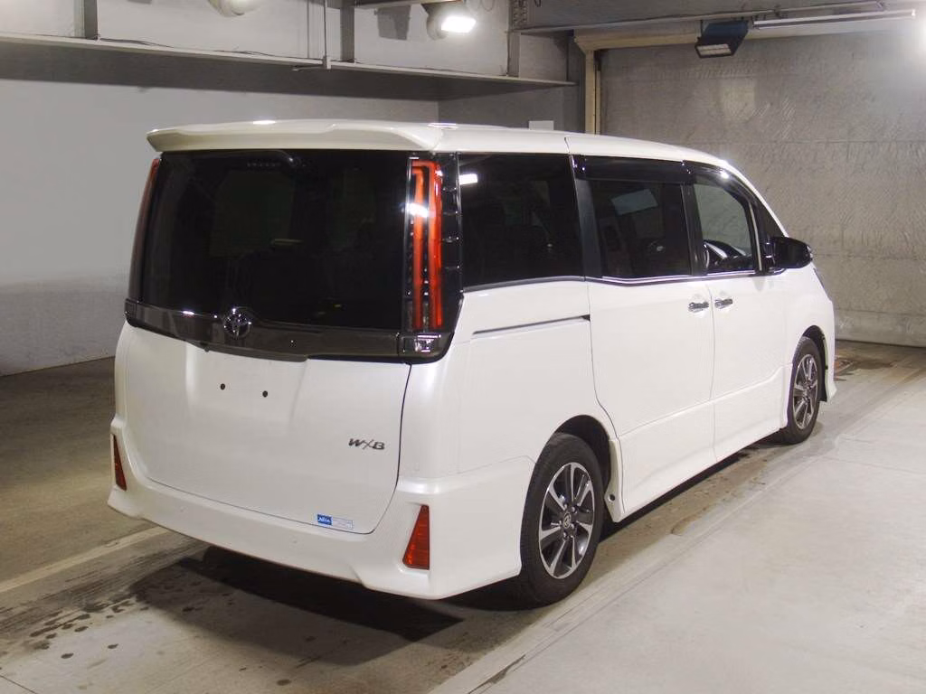 TOYOTA NOAH