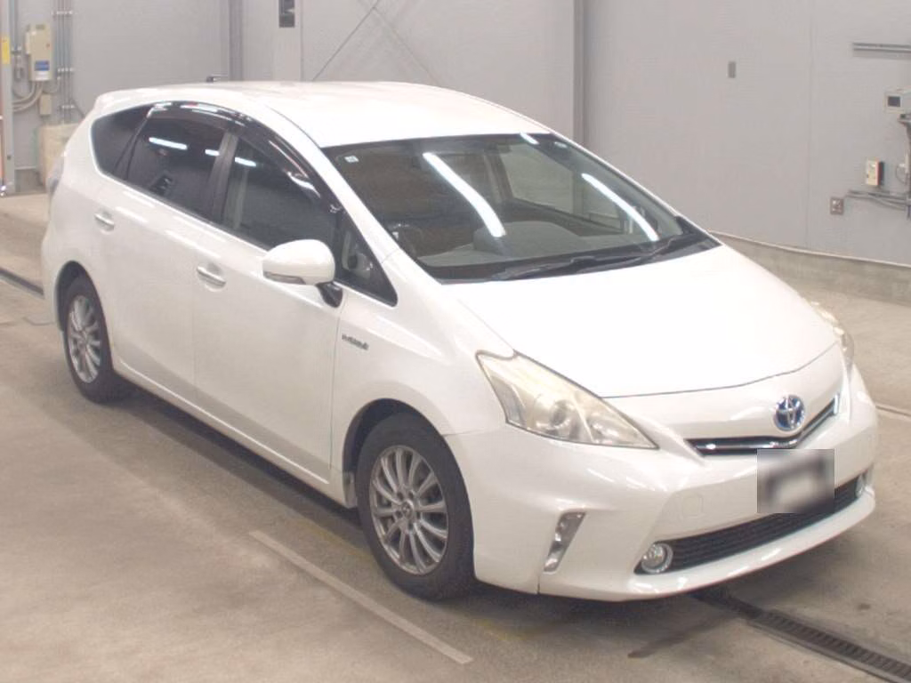 TOYOTA PRIUS ALPHA
