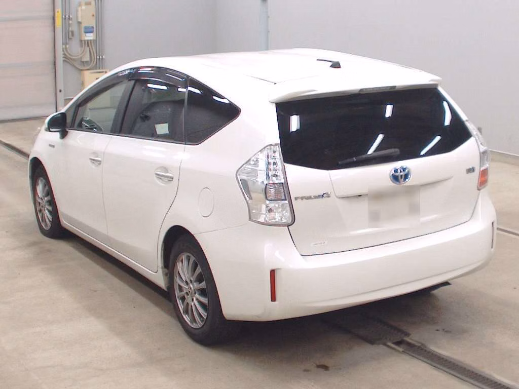 TOYOTA PRIUS ALPHA