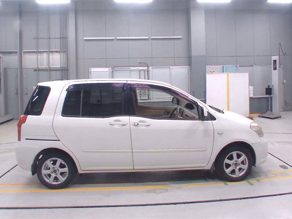 TOYOTA RAUM