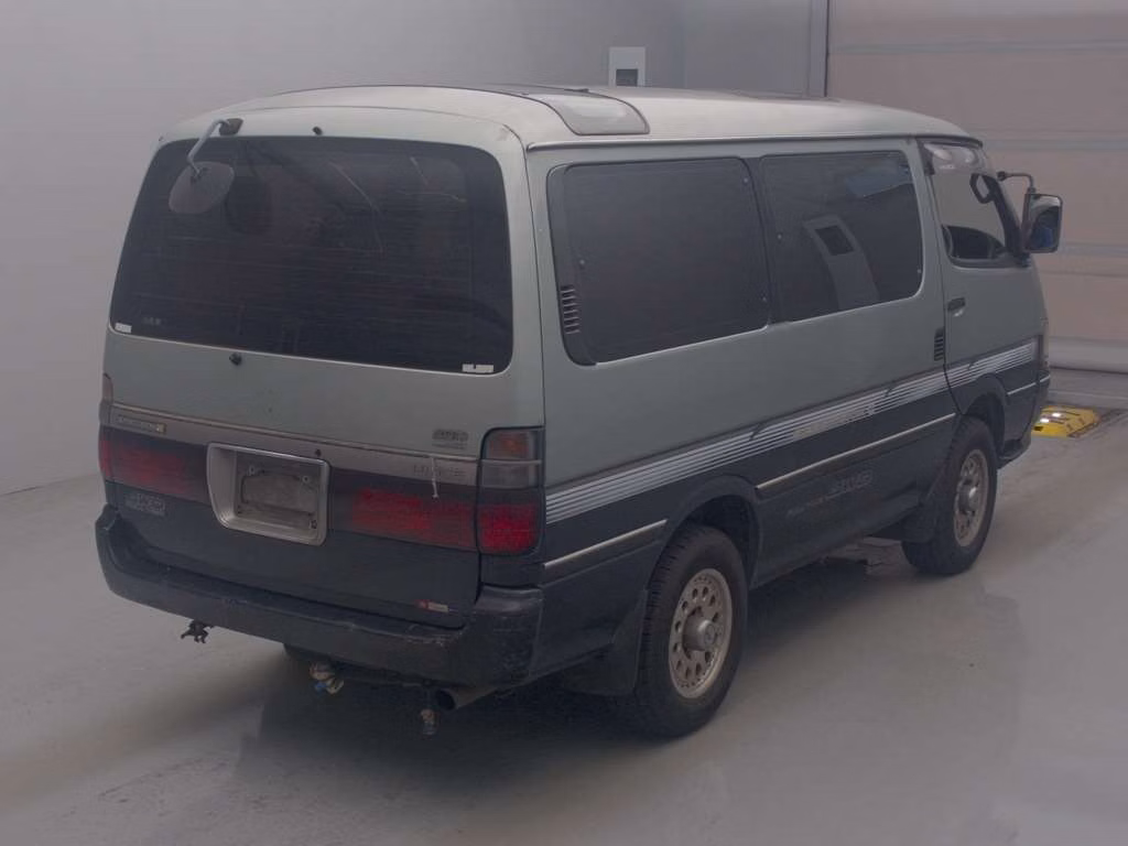 TOYOTA HIACE