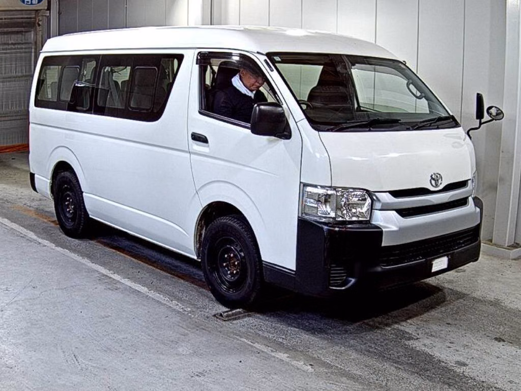TOYOTA HIACE