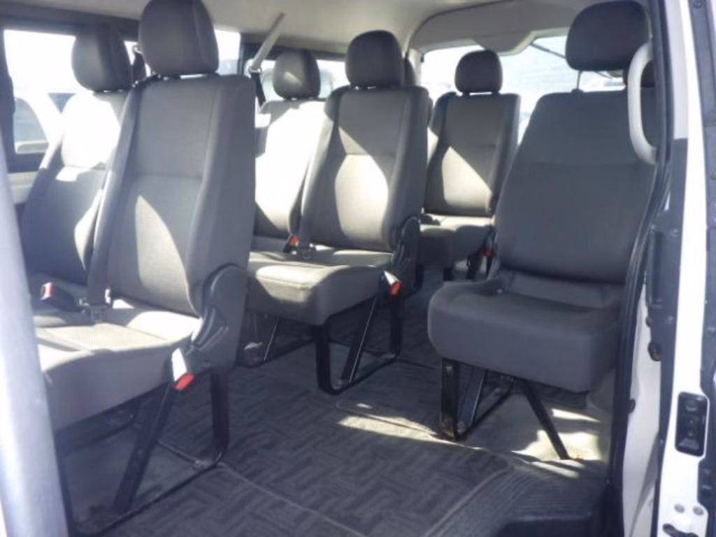 TOYOTA HIACE
