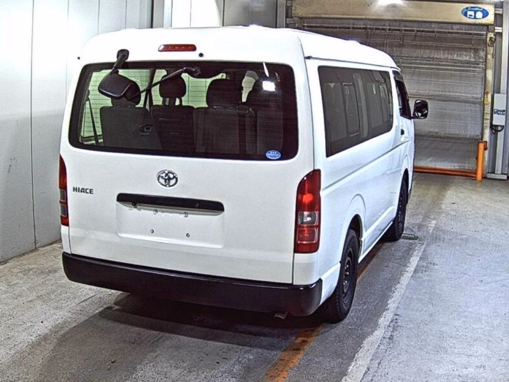 TOYOTA HIACE